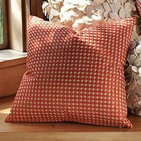 Daisy Pillow-Coral(وسادة بغطاء وردي بمربعات صغيرة بيضاء)