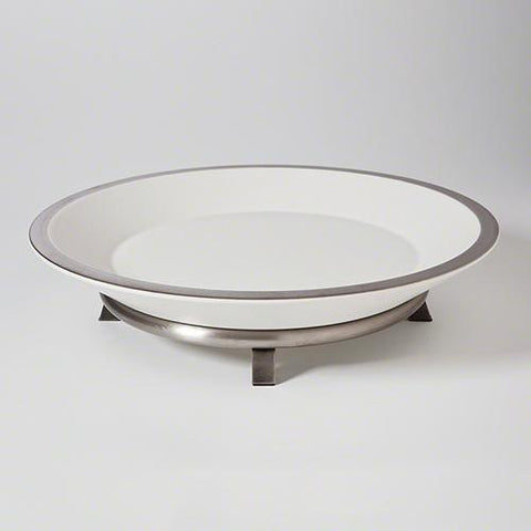 Encircle Charger in White with Platinum(طبق أبيض محاط بشريط بلاتيني بقاعدة)