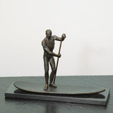 SUP Sculpture(منحوتة -رجل على قارب )