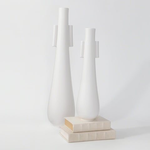 Tear Drop Vase W/Handles-Matte White(مزهرية من السيراميك أبيض مطفي بمقبض مقاس 4.5*17.75 بوصة)
